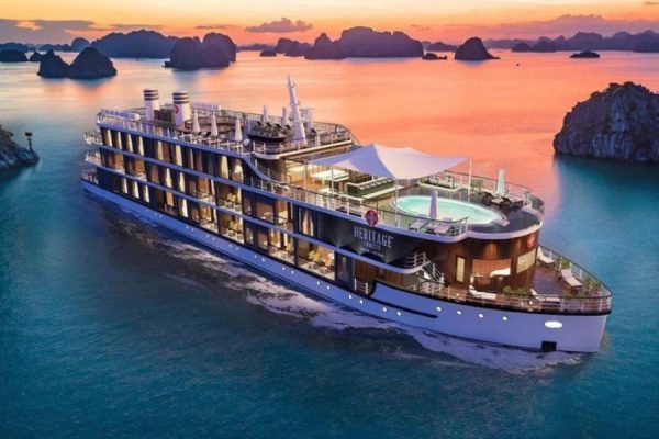 Du thuyền Heritage Cruises
