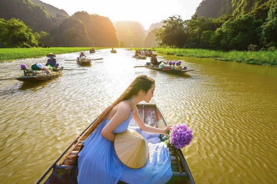 Tràng An - Tour Xuyên Việt Khởi Hành Từ Hà Nội 19 Ngày