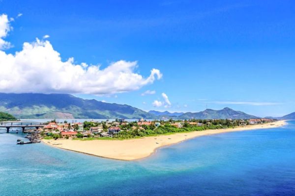 Bãi biển Lăng Cô