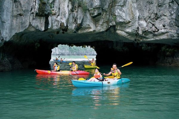 Chèo kayak hang Luồn