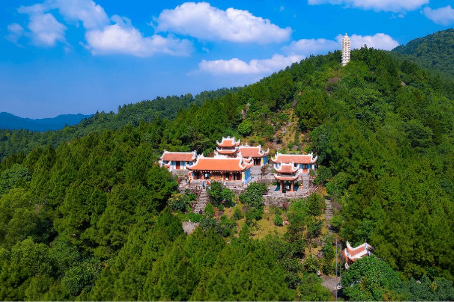 Hành Trình Chùa Hương Tích | Vị Trí, Lễ Hội, Lịch Trình & Kinh Nghiệm Chi Tiết