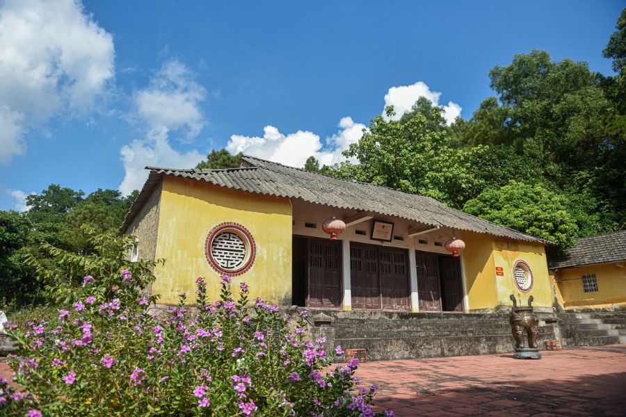 Đền Ngọc Thanh: Vị Trí, Lịch Sử & Kinh Nghiệm Tham Quan Cho Du Khách