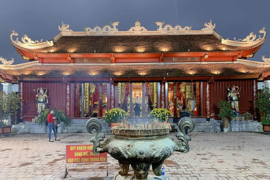 Kinh Nghiệm Tham Quan Đền Ông Hoàng Mười Không Thể Bỏ Lỡ