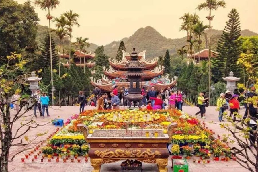 Thời Gian Lý Tưởng Du Lịch Chùa Hương Và Cách Di Chuyển Dễ Dàng