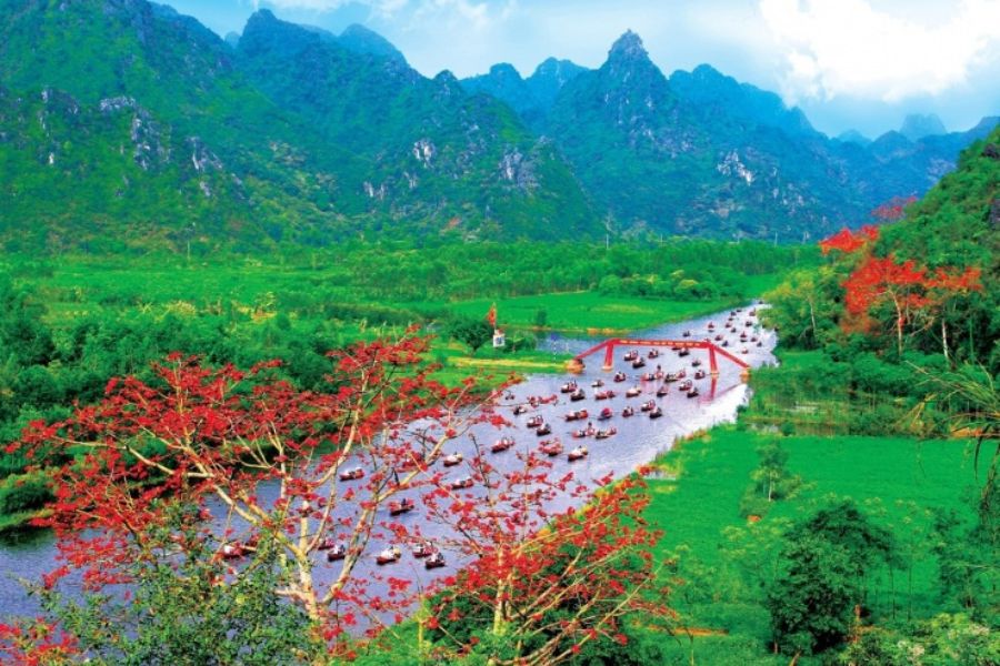 Hành Trình Chùa Hương: Từ Sông Nước Đến Đỉnh Thiêng