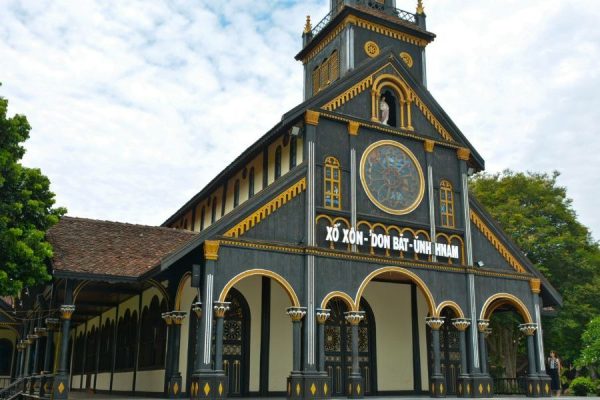 Nhà thờ gỗ Kon Tum
